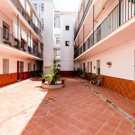 Apartamento Holi-Rent Salado Sevilla Exterior foto