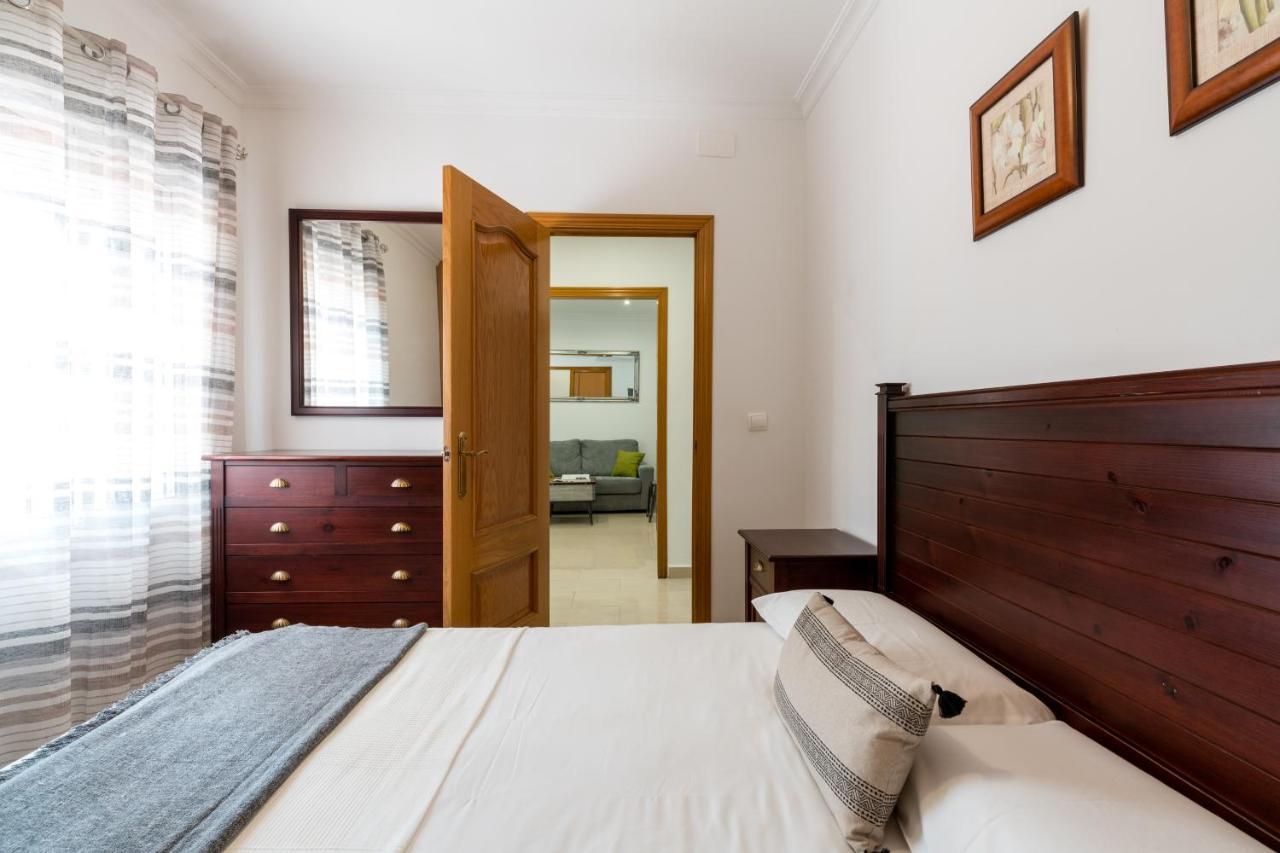 Apartamento Holi-Rent Salado Sevilla Exterior foto