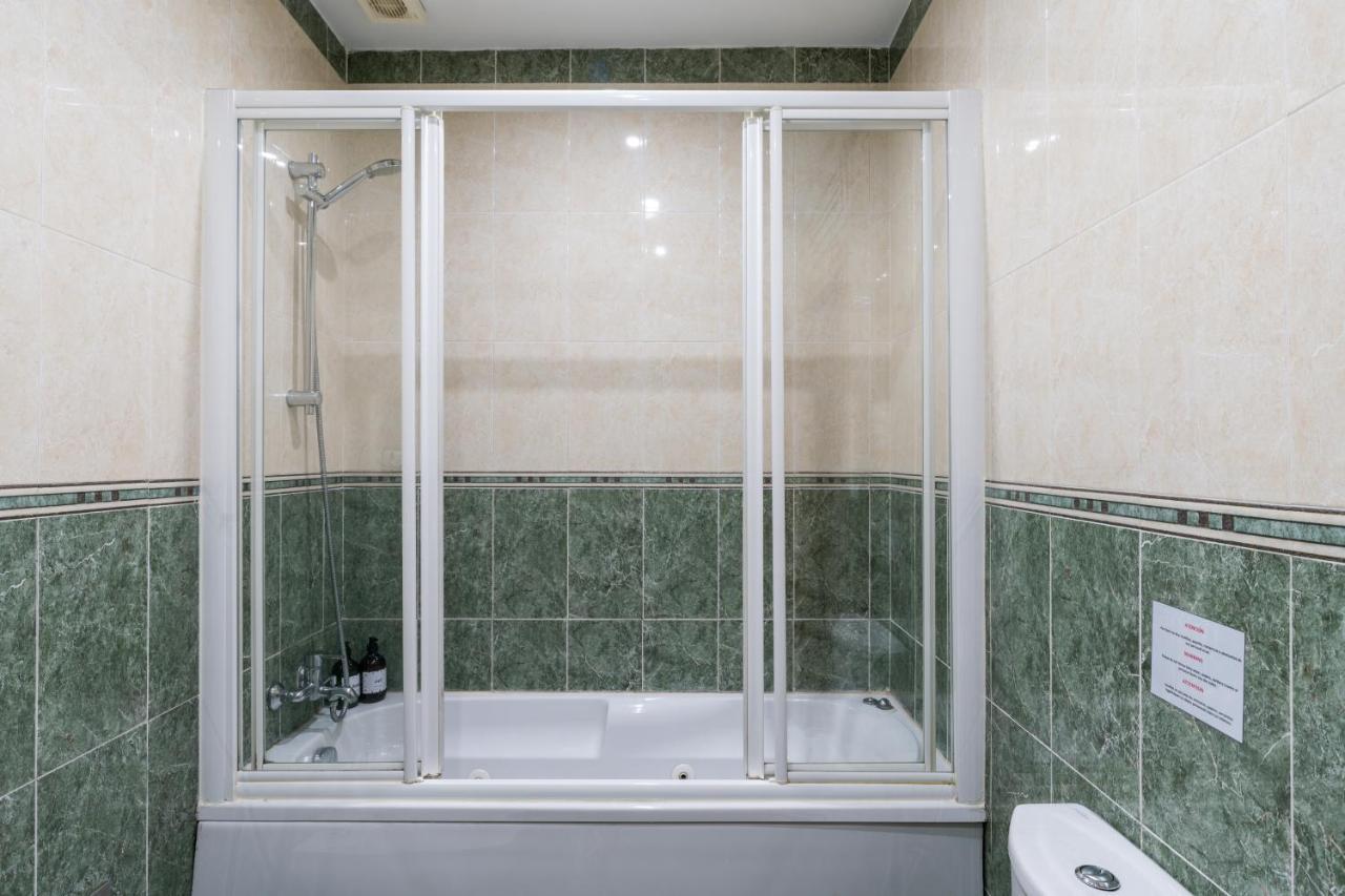 Apartamento Holi-Rent Salado Sevilla Exterior foto