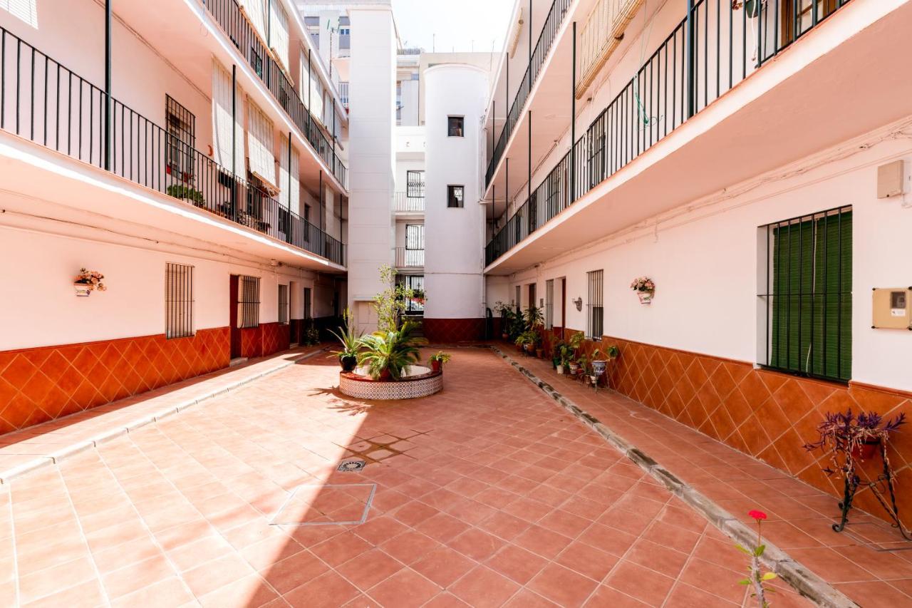 Apartamento Holi-Rent Salado Sevilla Exterior foto