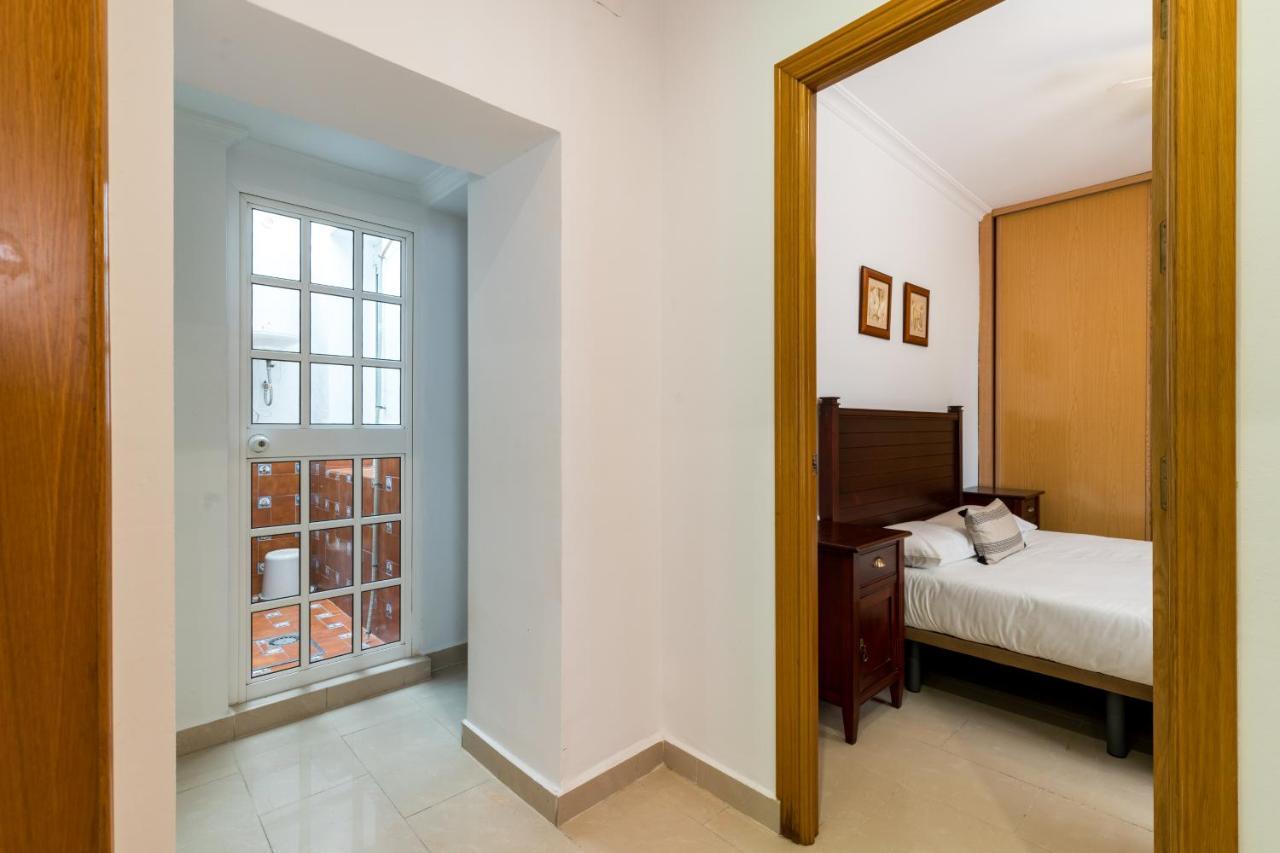 Apartamento Holi-Rent Salado Sevilla Exterior foto