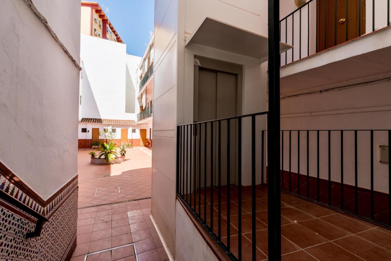 Apartamento Holi-Rent Salado Sevilla Exterior foto