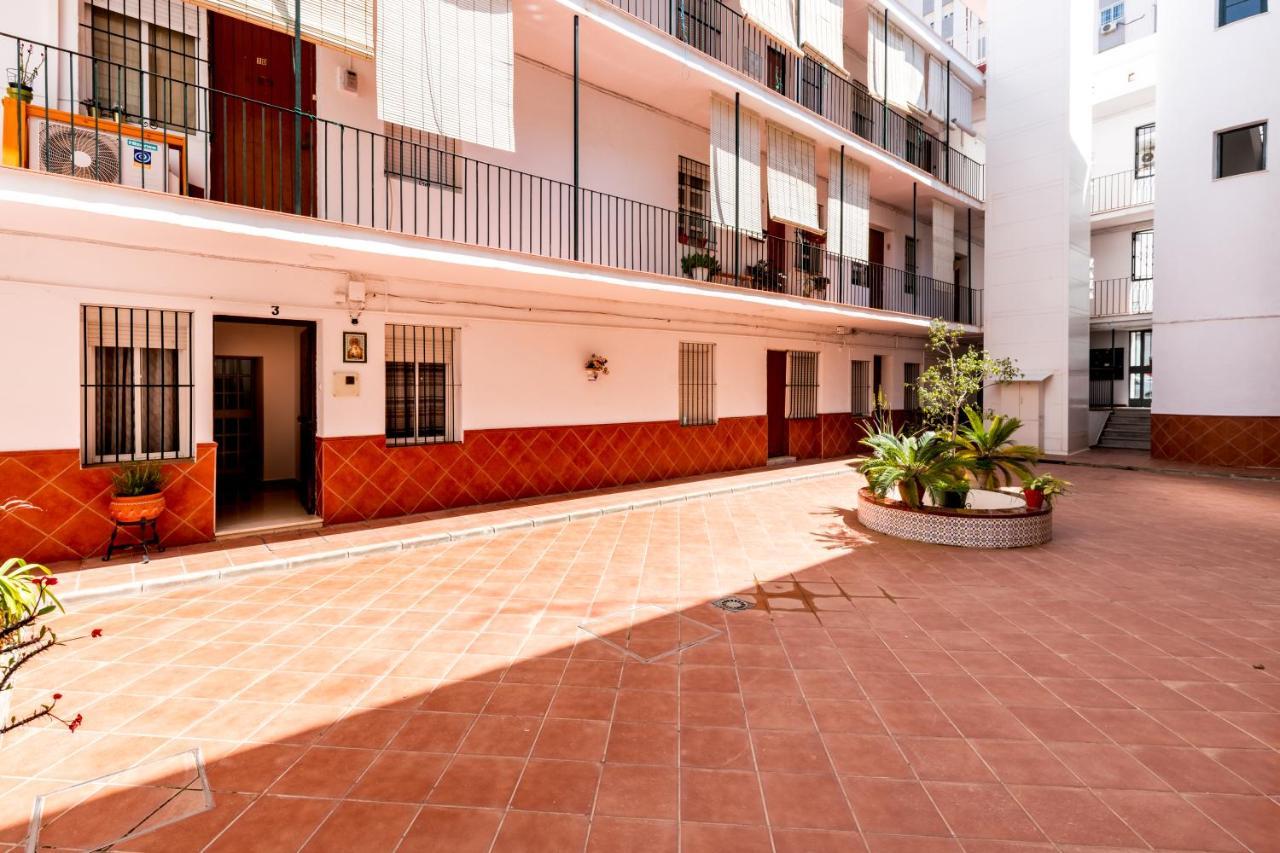 Apartamento Holi-Rent Salado Sevilla Exterior foto