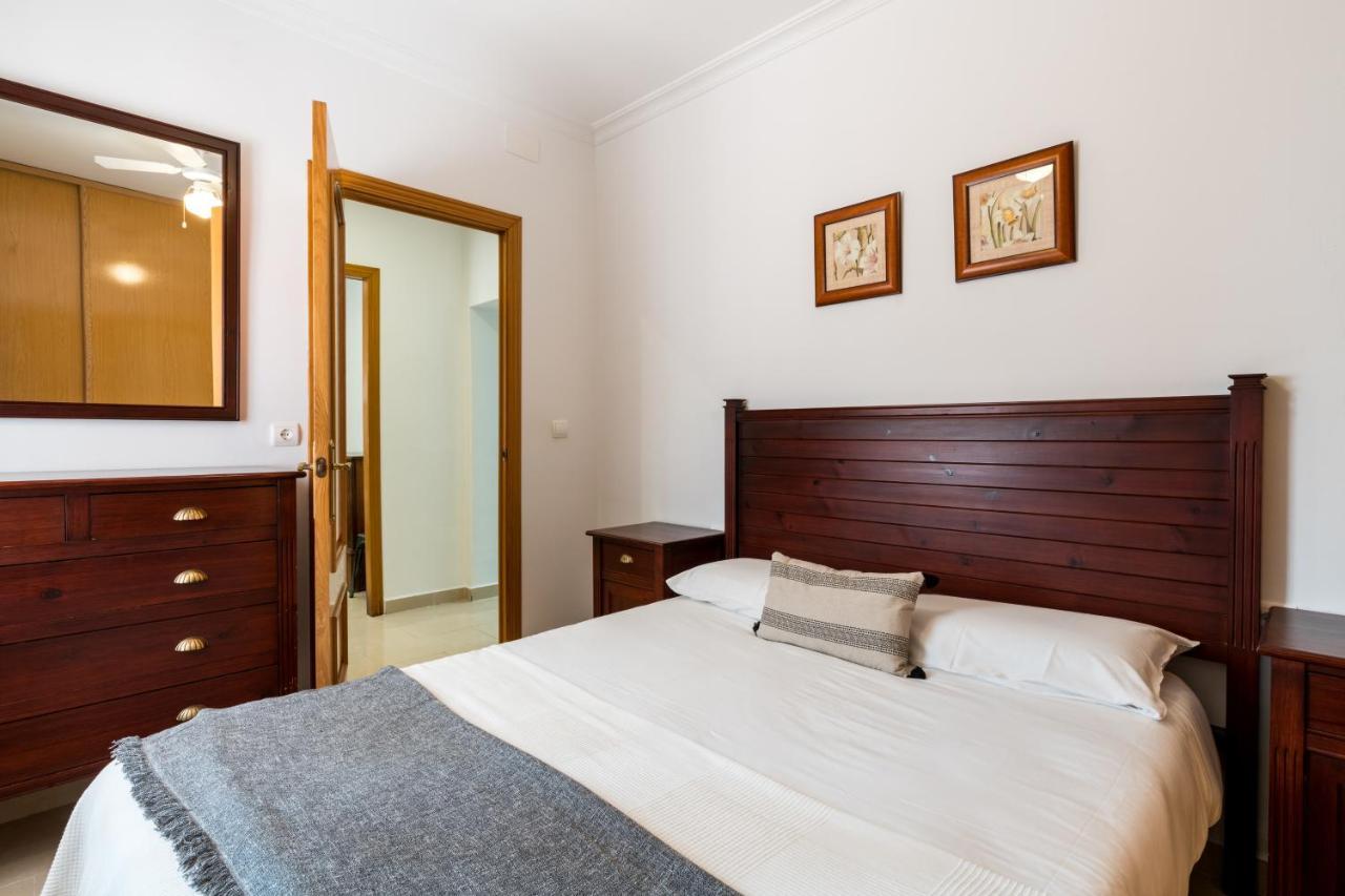 Apartamento Holi-Rent Salado Sevilla Exterior foto