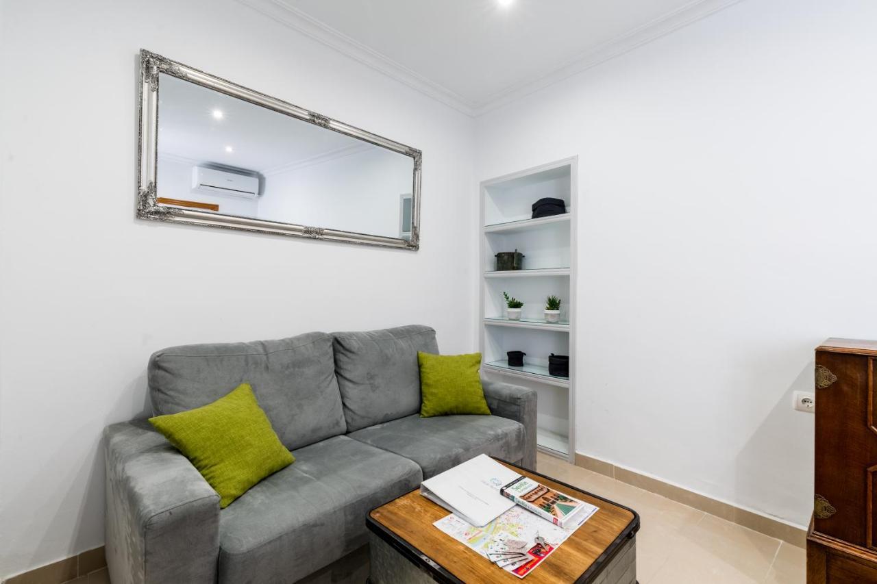 Apartamento Holi-Rent Salado Sevilla Exterior foto