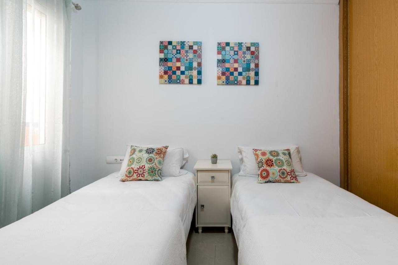 Apartamento Holi-Rent Salado Sevilla Exterior foto