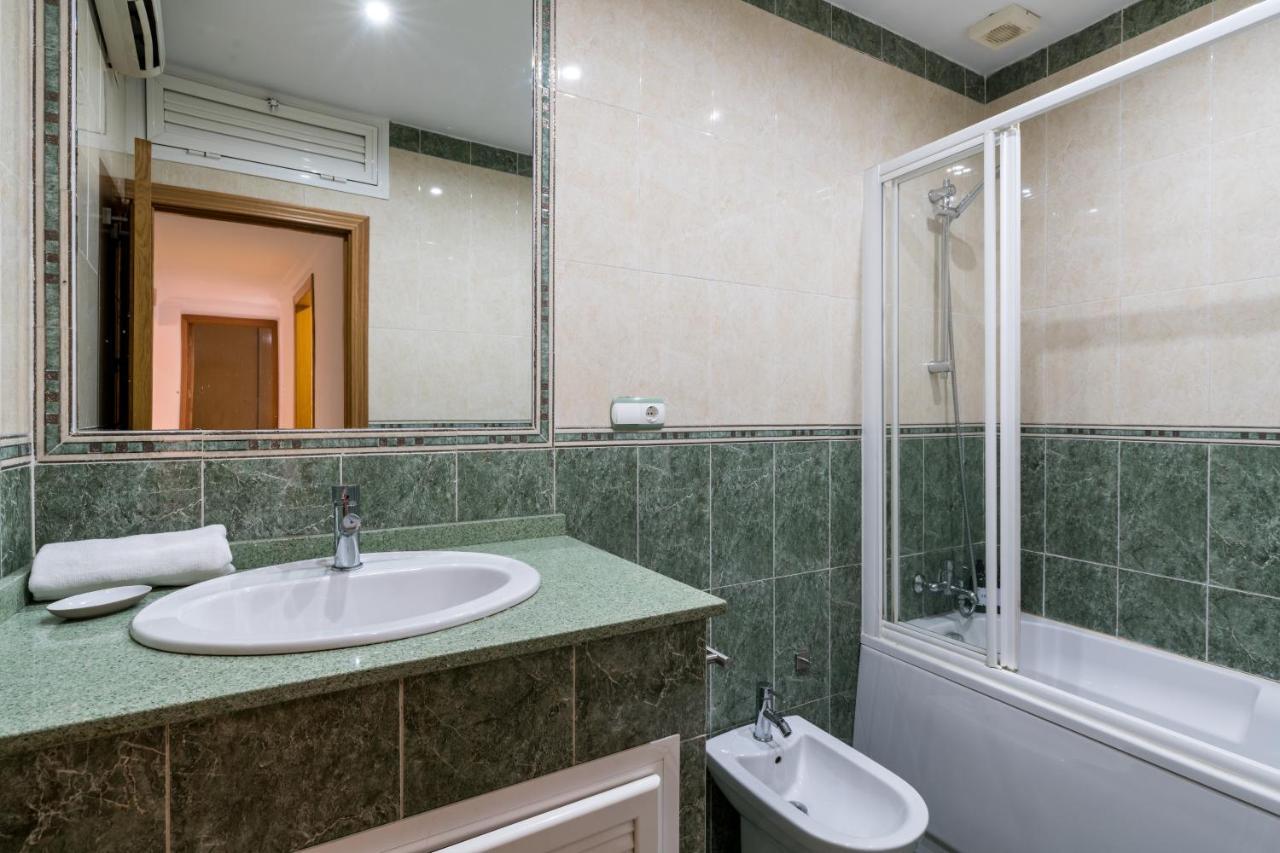 Apartamento Holi-Rent Salado Sevilla Exterior foto