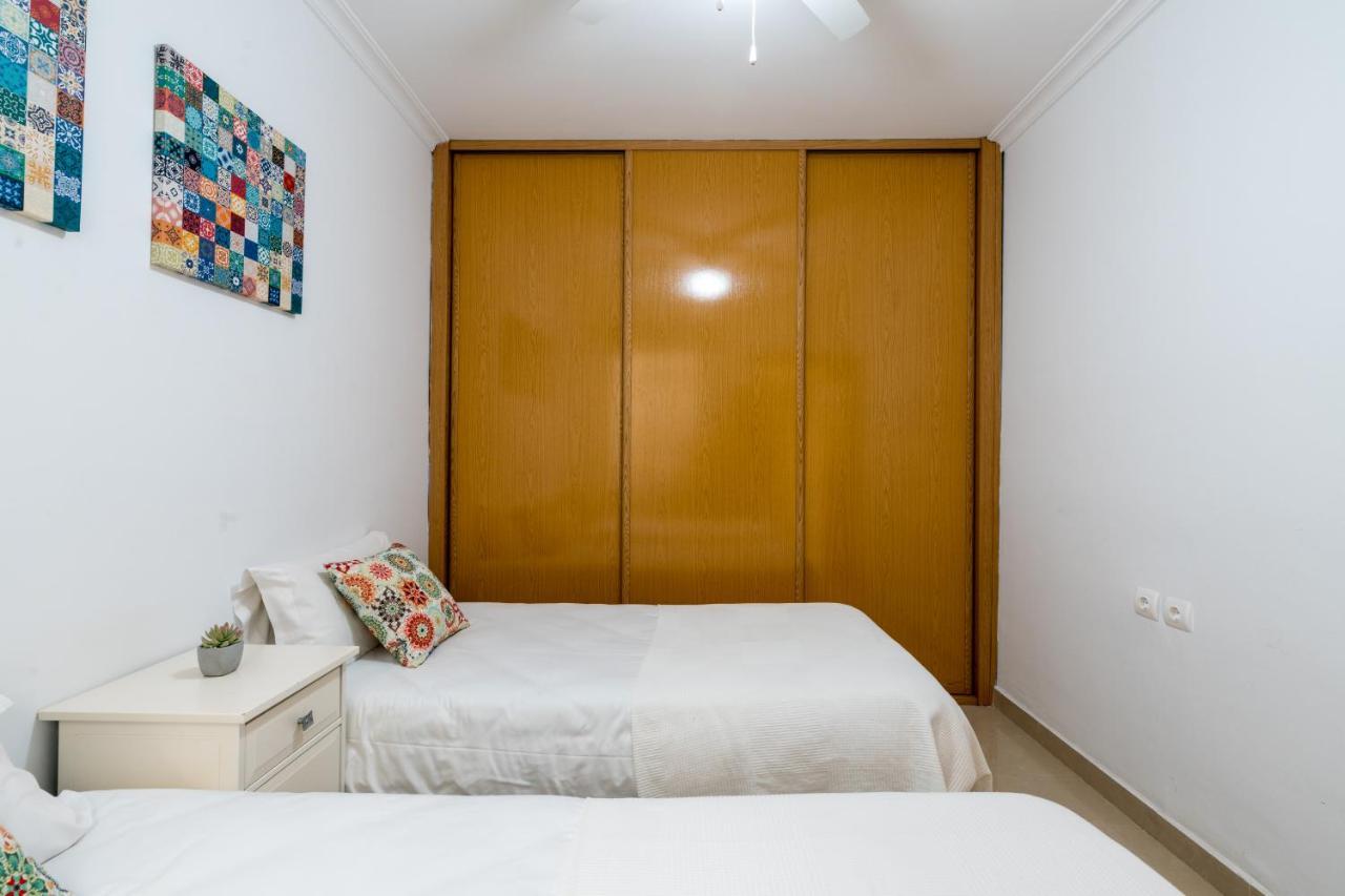 Apartamento Holi-Rent Salado Sevilla Exterior foto