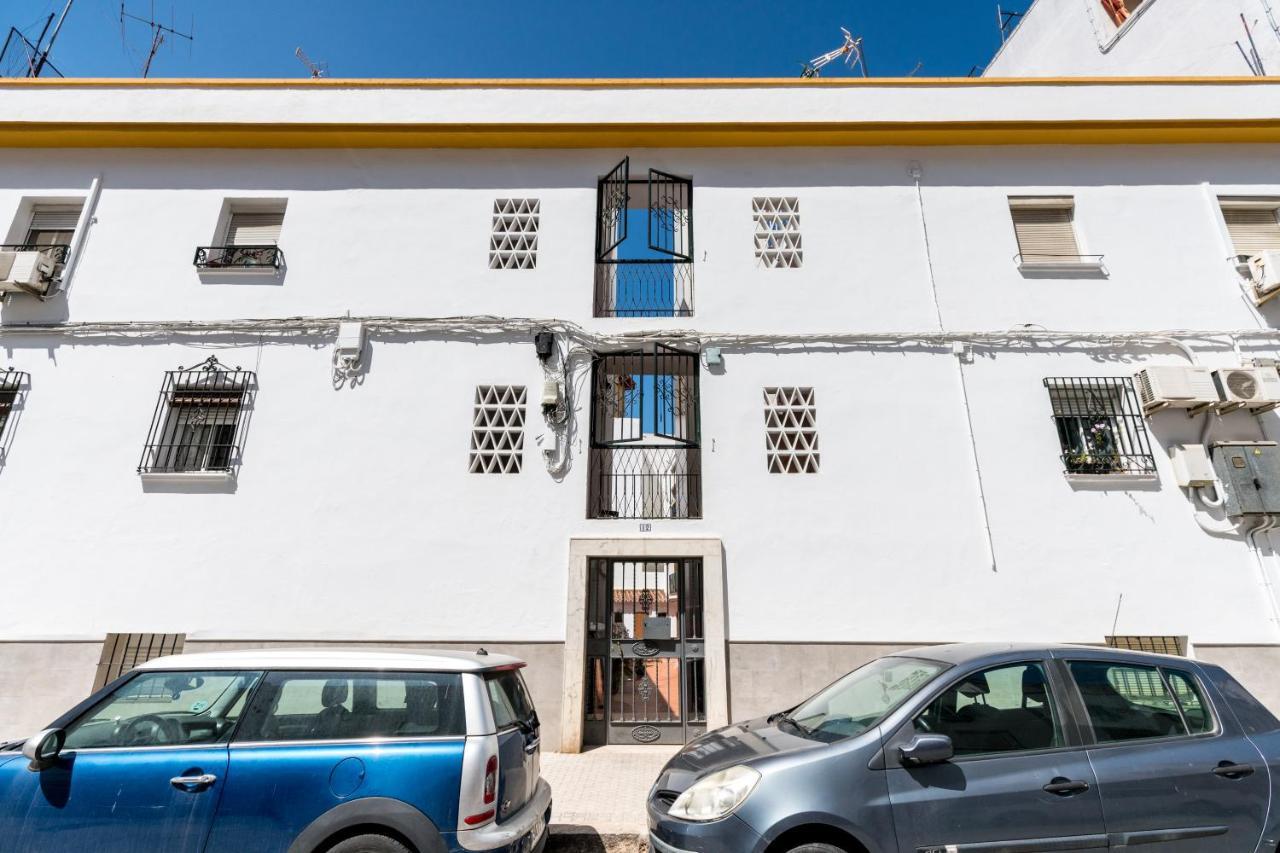 Apartamento Holi-Rent Salado Sevilla Exterior foto